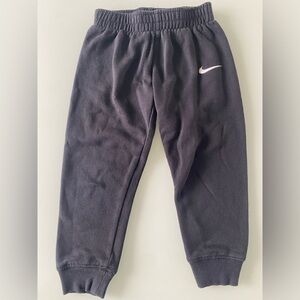 Boys Nike sweatpants. Black. Size 6.